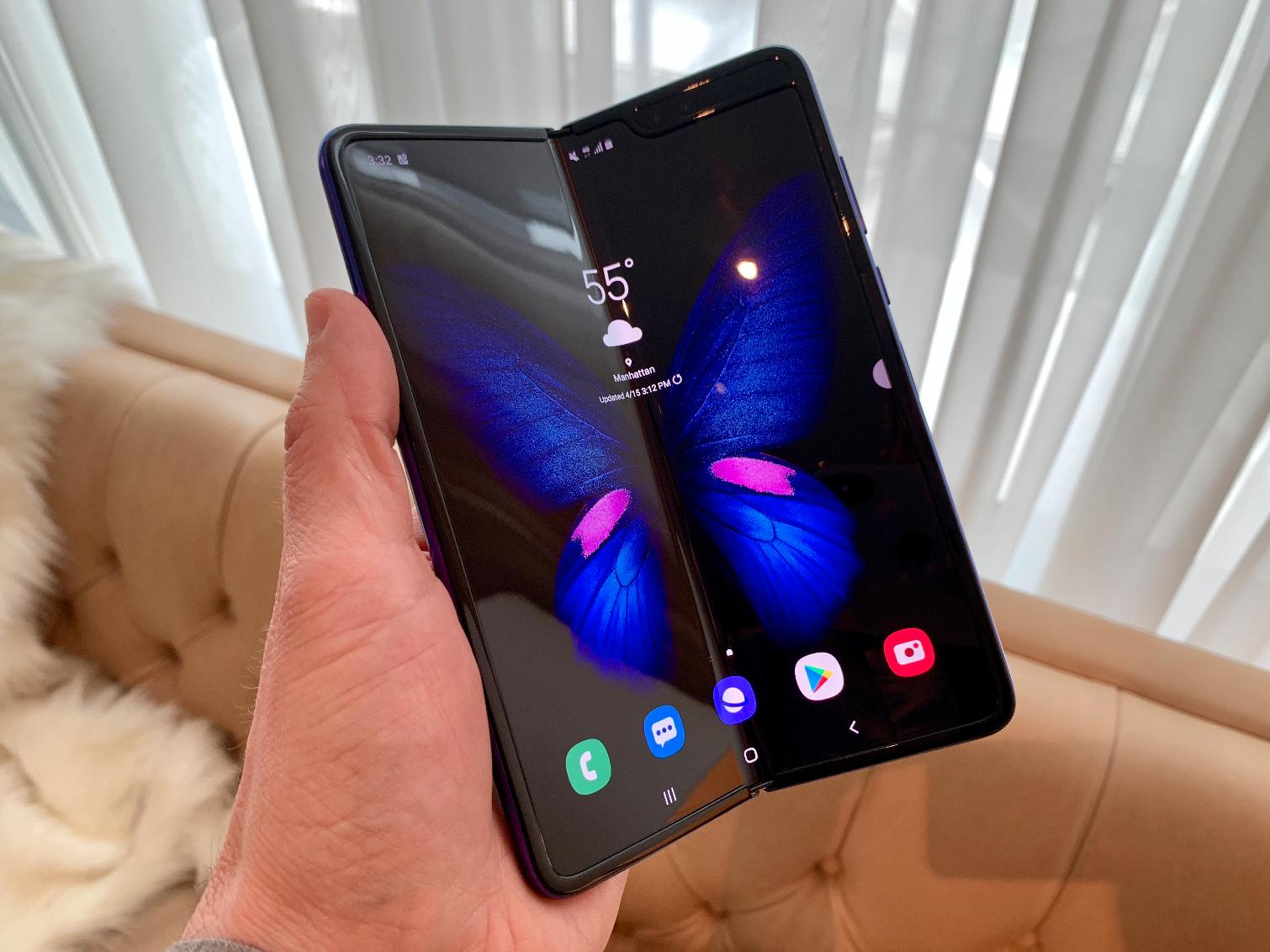 AT&T Cancels All Galaxy Fold Preorders, Issues $100 Promo Card