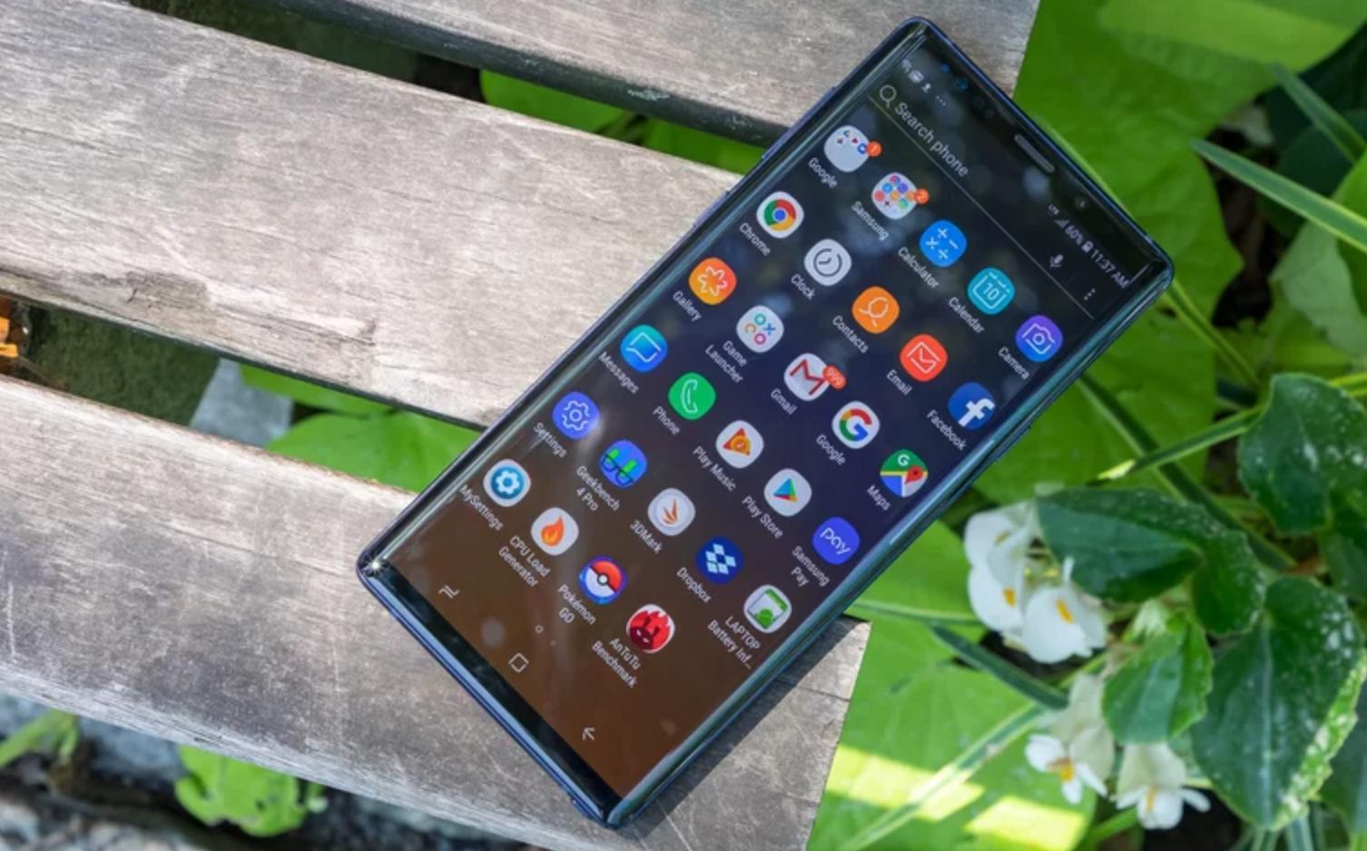 Galaxy Note 10 Will Reportedly Ditch Earpiece for Sound on Display